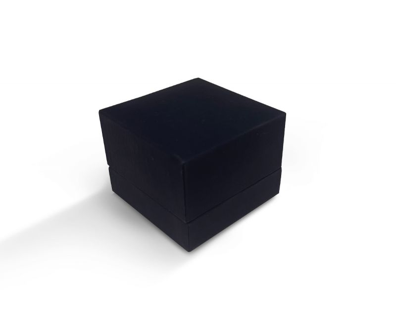 קופסה דמוי עור שחורה שטוחה לטבעת